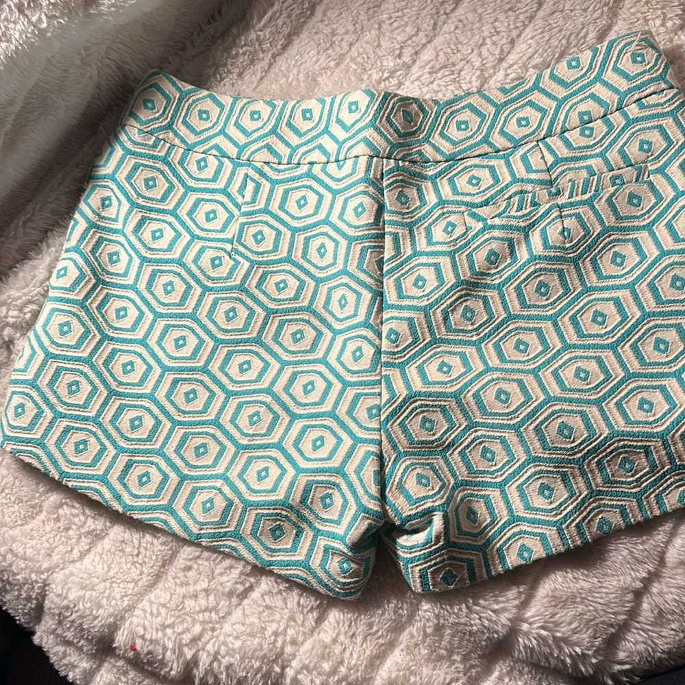 Geometric Patterned Women's Shorts by Trina Turk. Size 2 - Picture 3 of 4